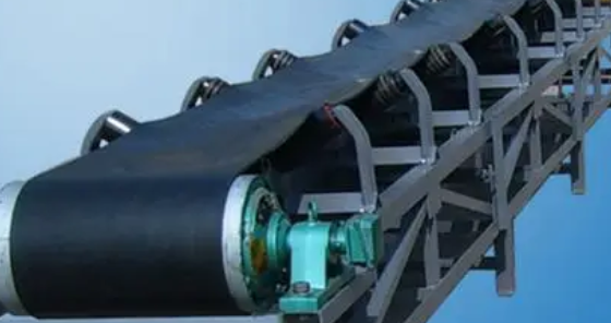 槽型帶式輸送機(jī)有什么優(yōu)點？