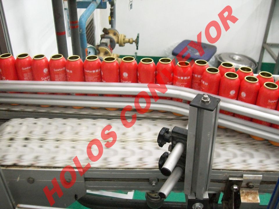 　　從國內(nèi)的實際應(yīng)用情況來看，皮帶輸送機的絞車?yán)o和液壓拉緊可以實現(xiàn)自動控制并且拉緊力可以調(diào)節(jié)，重錘拉緊裝置有著較高的安全可靠性。隨著工業(yè)和技術(shù)的發(fā)展，并且有著長距離、大運量、高帶速特征的大型皮帶輸送機已經(jīng)成為發(fā)展主流，由此對拉緊裝置提出了更高的要求，傳統(tǒng)的拉緊裝置逐漸顯示出其缺點，技術(shù)人員已將對拉緊裝置的研究方向逐步轉(zhuǎn)入到自動拉緊領(lǐng)域。如中礦業(yè)大學(xué)開發(fā)的YZL系列皮帶輸送機液壓絞車式自動拉緊裝置，它能根據(jù)帶式輸送機起動加速階段和平穩(wěn)運行階段對輸送帶拉力的不同要求，提供相應(yīng)的輸送帶拉力，并且在輸送帶拉力發(fā)生變化時準(zhǔn)確監(jiān)測并且及時的自動調(diào)整。